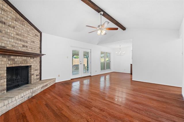 Photo - 921 Red Oak St