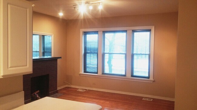 Photo - 5866 N Ridge Ave Unit 3