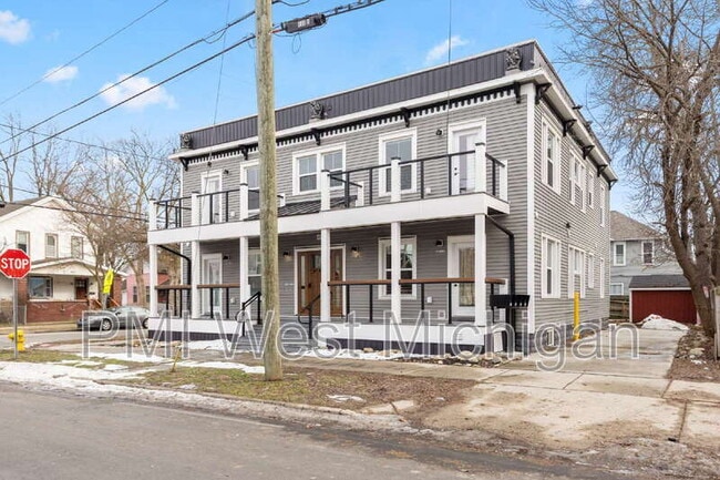 Photo - 802 Douglas St NW Unit A