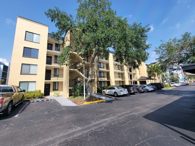 Photo - Resort-Style Living on the Hillsborough River, 3 BEDROOM Marina Club Condo - AVAILABLE NOW!