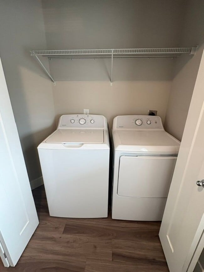 2425 Dixon Ave Unit 102