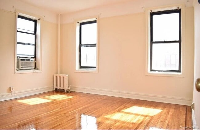 Building Photo - 740 E 32nd St Unit 0