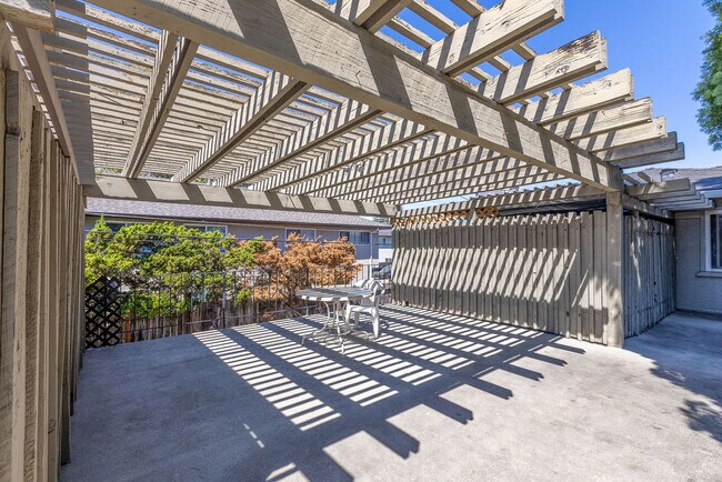 Photo - 1235 Leigh Apartments