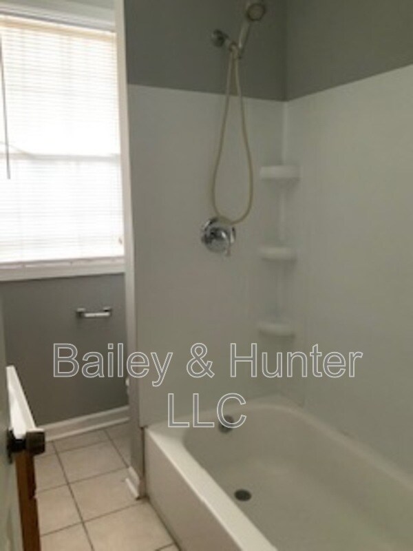 Photo - 486 E Ontario Ave SW