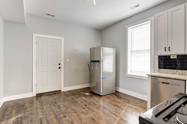 Photo - 2935 N Lawndale Ave Unit 3