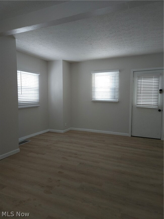 Photo - 2430 Talbot St