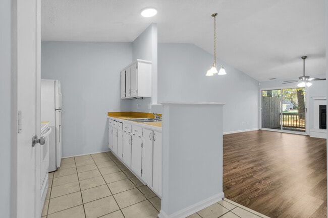 Photo - 1611 RaceTrack Rd