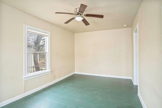 Photo - 928 Poinsettia St Unit 1