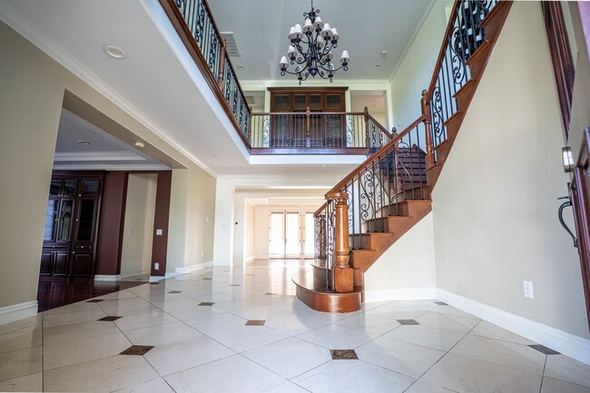 Photo - Exceptional estate Located In the highly desirable College Park Community.