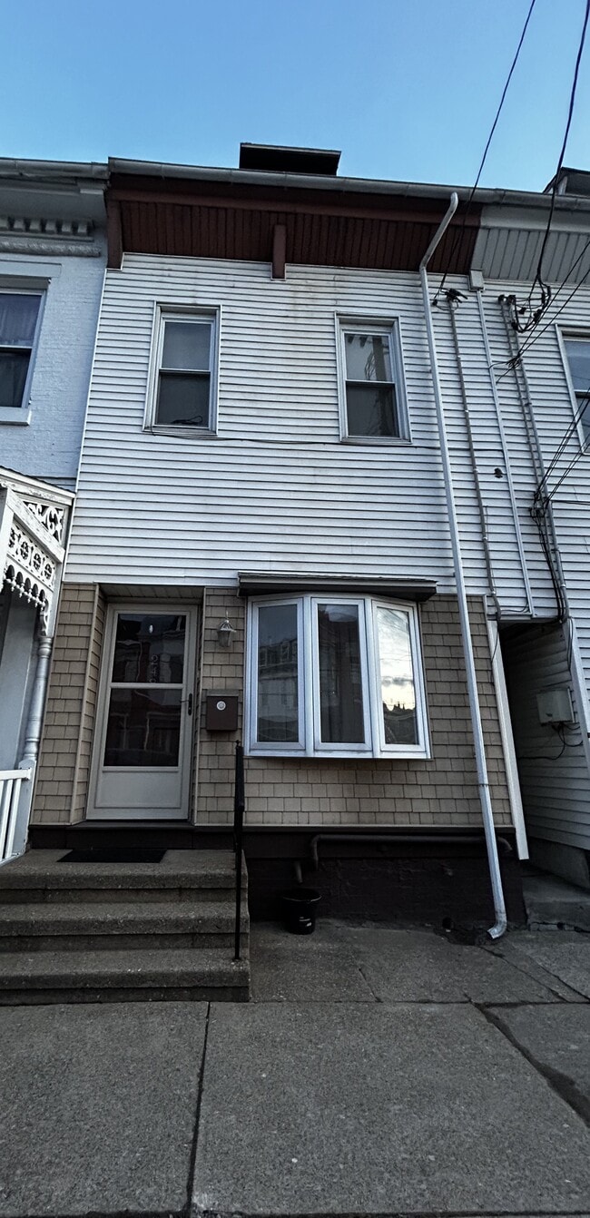 Building Photo - 248 State St