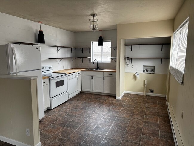 Building Photo - Clark St - Duplex for rent Unit 709