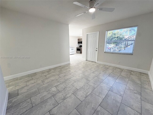 Building Photo - 4119 Woodside Dr Unit 2