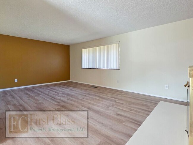 Photo - 298 SW Wallula Ave