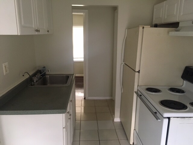 Kitchen - 142 Xenia St SE