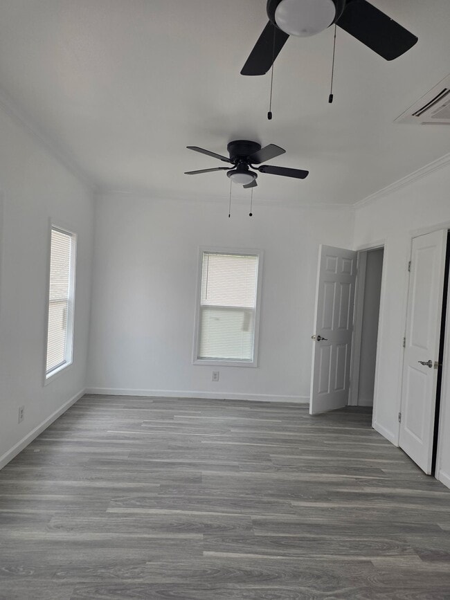 Photo - 1844 Line Ave Unit 1