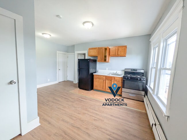 Photo - 1123 Main St