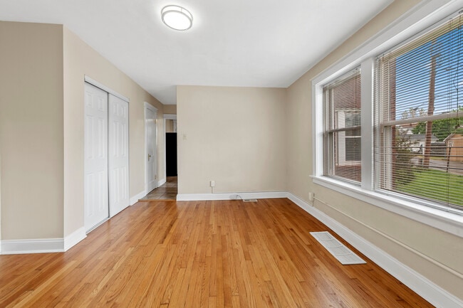 Photo - 6019 Scanlan Ave Unit 1E