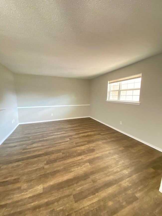 Photo - Large 1 BED 1 BATH