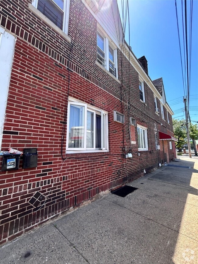 Building Photo - 132-1 135th Ave Unit 2R Rental