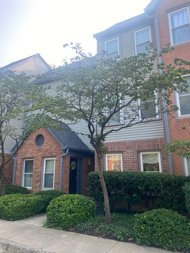 Building Photo - 2103 N Rolfe St Unit B