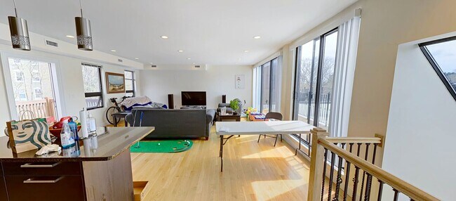1616 Beacon St Unit 3