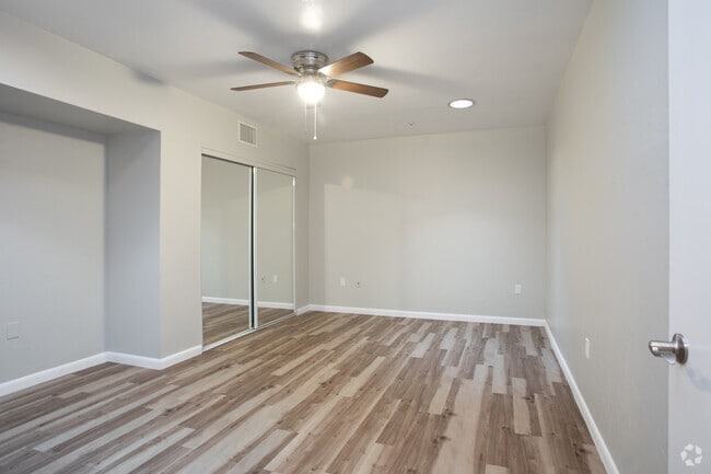 2BR, 1BA - 983SF