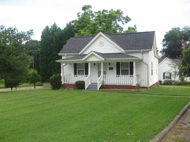 Quaint Home for Lease w/ spacious Yard - Quaint Home for Lease w/ spacious Yard