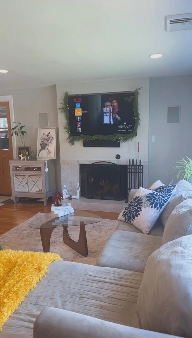 4 Meadowbrook Rd