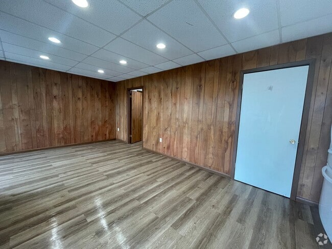 Building Photo - 965 Grove St Unit 1st Floor Front Rental
