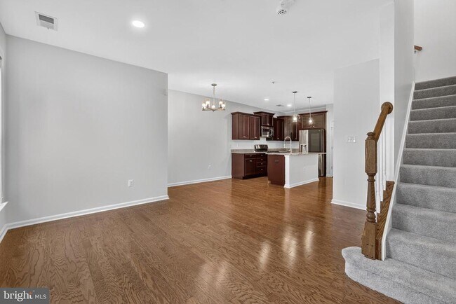 Photo - 2613 Campus Way N