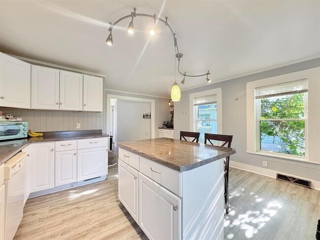 Photo - 1612 Mary St