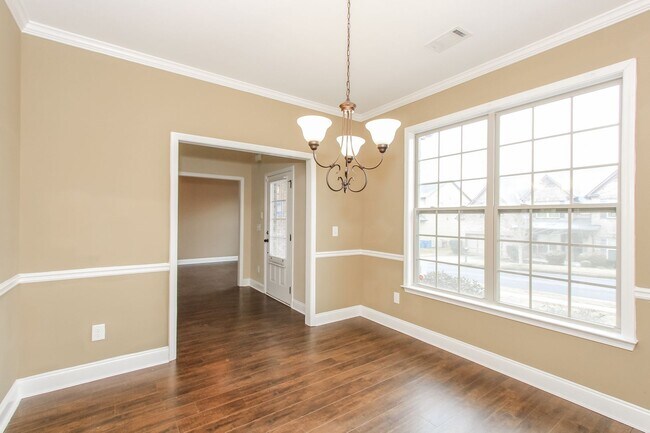 Photo - Beautiful 4 Bedroom Single Family Home in ...