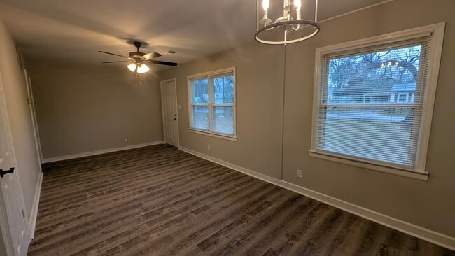 Photo - 210 Crescent Dr