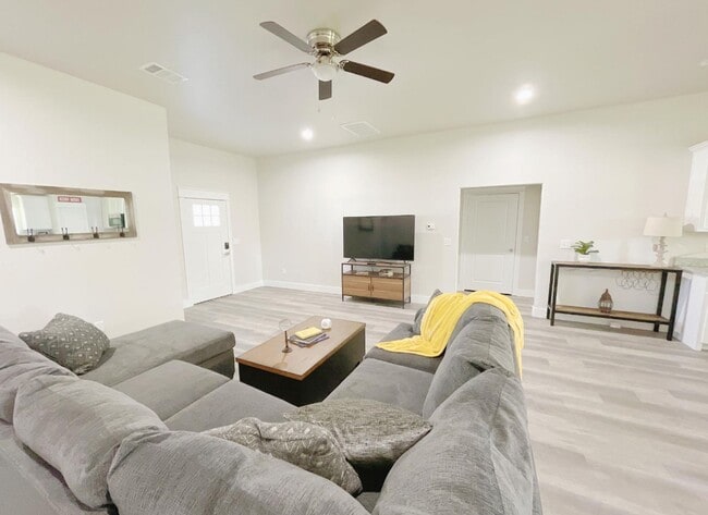 Photo - Cozy 4bd 2ba near Choctaw Casino