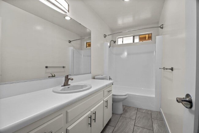 Photo - 1304-1314 S JUNIPER ST