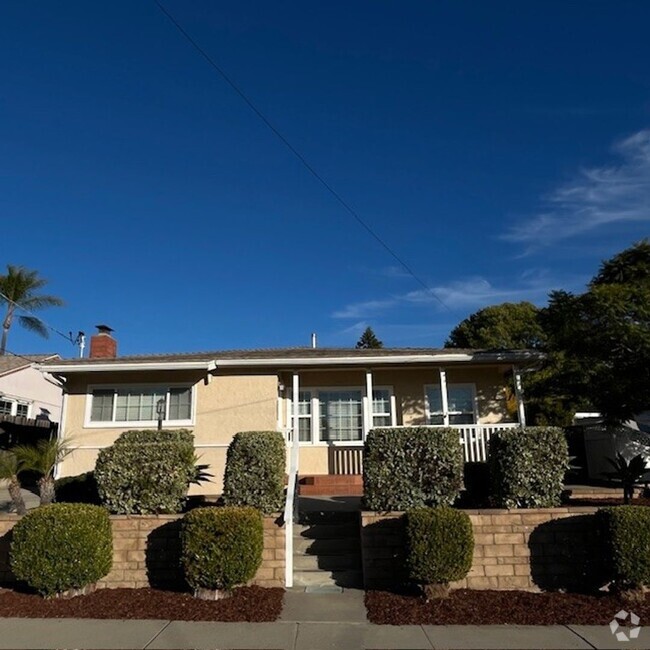 Building Photo - Newly Renovated - Large 3 Bedroom 2 bath H... Rental