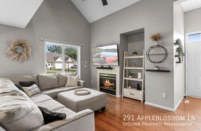 Photo - 291 Appleblossom Ln