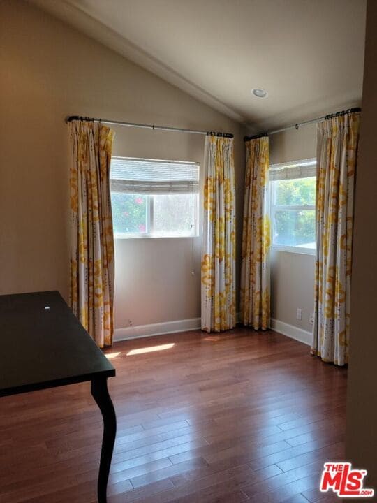 Photo - 8501 Lilienthal Ave