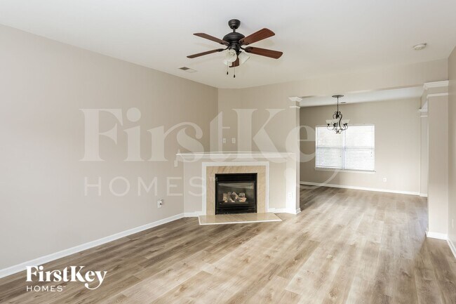 Photo - 511 Galesburg Dr