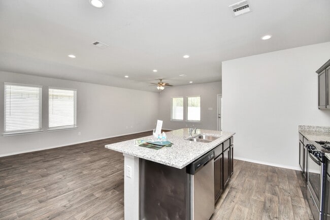 Building Photo - 9810 Laurel Lake Dr