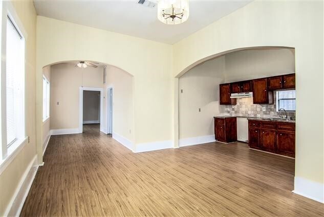 Photo - 2115 Radcliffe St