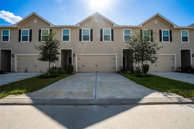 Photo - 208 Autumn Berry Ln