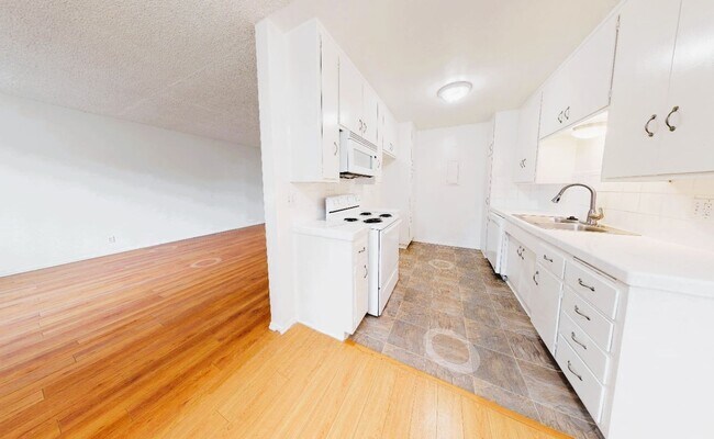 Photo - 7253-57 Variel Ave