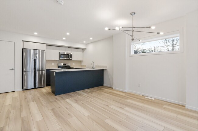 Photo - 11440-11487 87 St NW Unit 3