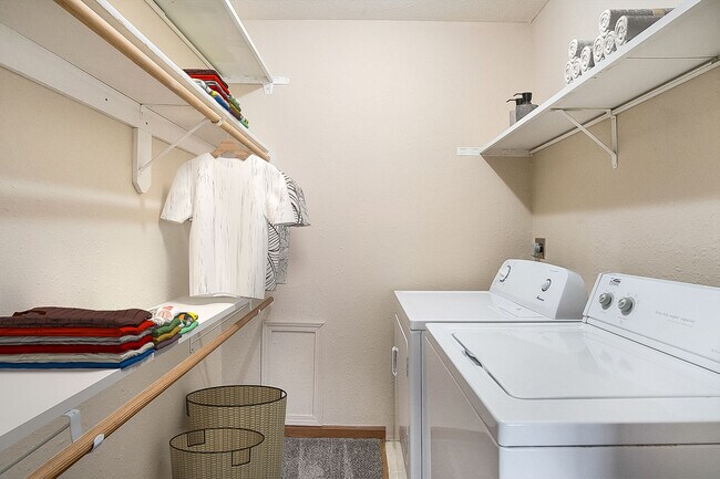 Photo - Raintree Apartments