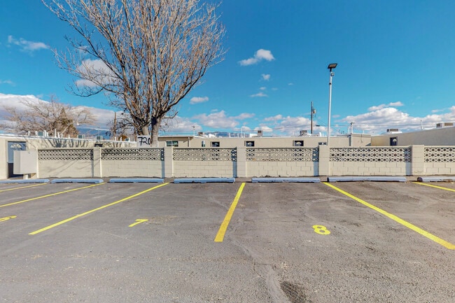 Photo - 720 Truman St NE