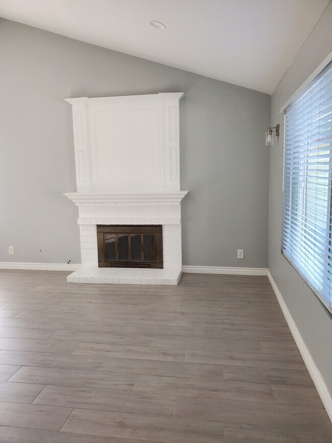 Photo - 336 Nueve Ct