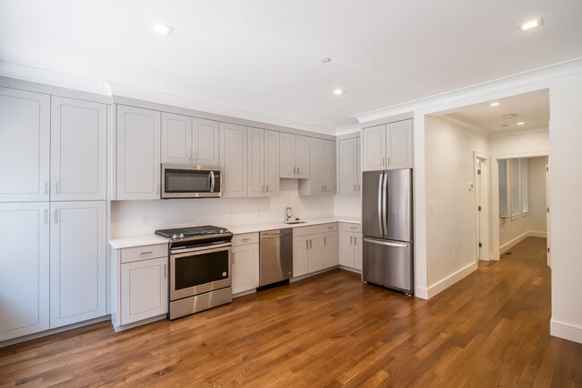 Building Photo - 11 Temple St Unit 2