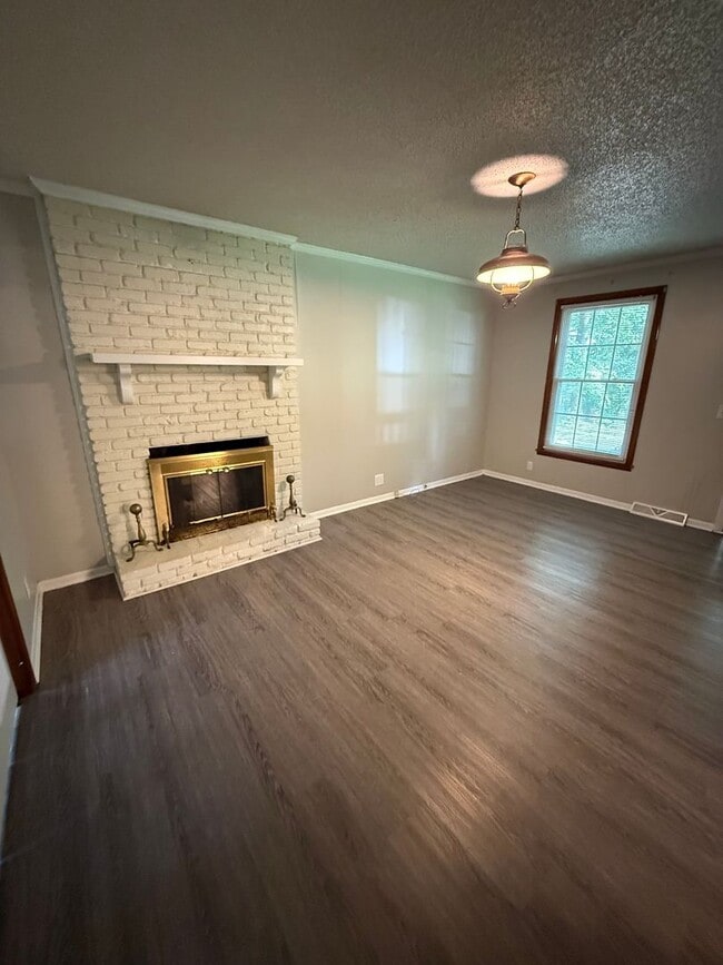 110 Oakwood Dr