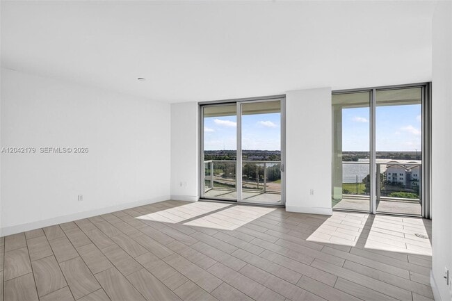 Photo - 2000 Metropica Wy Unit 903